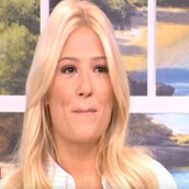 Η Φαίη Σκορδά εμφανίστηκε συγκινημένη στην εκπομπή της, μίλησε για το διαζύγιο και δήλωσε πως ενοχλείται να το συζητήσει άλλο