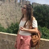 Για τις Ελένες μιας Ελλάδας που τρώει τα παιδιά της
