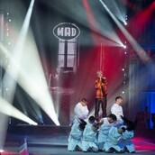 Madwalk 2019: Οι πρώτες εμφανίσεις στο κόκκινο χαλί & η εντυπωσιακή Ηλιάνα Παπαγεωργίου