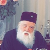 Φανταστικές συνεντεύξεις: Ο μητροπολίτης Καλαβρύτων και Αιγιαλείας Αμβρόσιος «ομιλεί» στον Πάνο Σάκκα