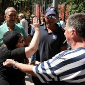 Η Ελένη Λουκά εμφανίστηκε στο εκλογικό κέντρο όταν ψήφιζε η Γεννηματά