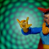 Κάθε μέρα που περνά, αντικρύζω κι ακόμη έναν άγνωστο: εμένα