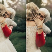 Μια 23χρονη αποφασίζει να παντρευτεί με το νυφικό της γιαγιάς της και το αποτέλεσμα είναι συγκινητικό