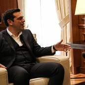 Το γιλέκο του Τσίπρα και οι αντιδράσεις στο Twitter