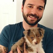 Το κουτάβι με το ένα μάτι που δεν ήθελε κανείς, επέλεξε ένας άντρας που ήξερε ακριβώς τι σημαίνει αυτό