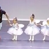 Όταν η κόρη του έβαλε τα κλάματα στη σκηνή, αυτός ο μπαμπάς έκανε κάτι πολύ συγκινητικό κι αστείο