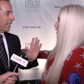 H αμήχανη στιγμή που η Kesha πάει όλο χαρά να αγκαλιάσει γνωστό κωμικό και εκείνος τραβιέται και της λέει όχι