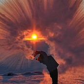 Τρεις τέλειες φωτογραφίες με καυτό τσάι στον παγωμένο αρκτικό αέρα