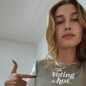 Οι ευφάνταστες αναρτήσεις των διασήμων για να πείσουν το κοινό τους να ψηφίσει