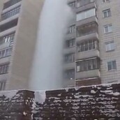 Τι συμβαίνει όταν ρίχνεις βρασμένο νερό έξω από το παράθυρο στους -41°С;