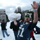 6.000 άτομα παίζουν χιονοπόλεμο! 