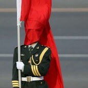 Τυφλή εμπιστοσύνη στη σημαία