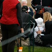 Η Condoleeza Rice έριξε το μπαλάκι του γκολφ στο κεφάλι θεατή!