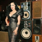 Η Ντίτα Φον Τιζ με 3D εκτυπωμένο φόρεμα που σχεδιάστηκε σε iPad