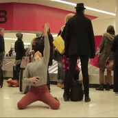 Χόρεψε σα να μην υπάρχει κανείς γύρω σου!