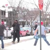 Ψεύτικη χιονόμπαλα αιφνιδιάζει περαστικούς