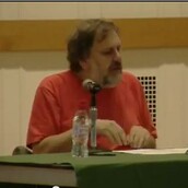 Ο Σλαβόι Ζίζεκ Αναλύει Το Gangnam Style