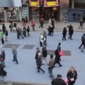 Μαζική Φάρσα: Η Times Square ανάποδα!