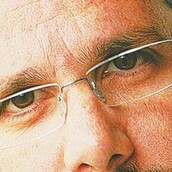 «Μια τσογλανοπαρέα που τα θέλει όλα δικά της»