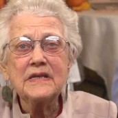 Ο Michael Moore δείχνει τι πιστεύει η τρίτη ηλικία για τις εκλογές