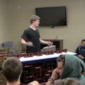 Ένα εκπληκτικό αυτοσχέδιο μουσικό όργανο 