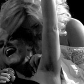 Οι διαμαρτυρίες για τη συναυλία της Ν. Μποφίλιου και της Ε. Ζουγανέλη