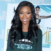 H τραγουδίστρια Μπράντι τραγούδησε για 40 άτομα σε στάδιο 90.000 θέσεων