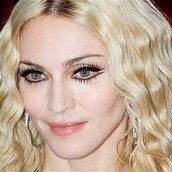 H αποκάλυψη της Madonna: ''Με βίασαν με την απειλή μαχαιριού''