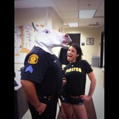 Αστυνομικός μπλέκει σε περιπέτειες μετά από περίεργη φωτογραφία του στο instagram.