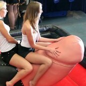 11 μέρη όπου δεν περιμένεις να αντικρίσεις ένα... πέος