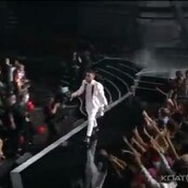 Παραλίγο αποκεφαλισμός στη σκηνή