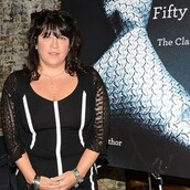 Η Νέα Υόρκη παραληρεί για τη συγγραφέα του «50 Shades of Grey»