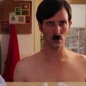 Πρώτο ραντεβού με μουστάκι αλά Χίτλερ και πως να το σώσεις! 