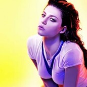 Η Ίλια Ντάρλιν (υποτίθεται ότι) απαγγέλλει Παντελίδη γυμνή!