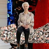 Ποιoς το φόρεσε καλύτερα; Η Κιμ ή ο καναπές;