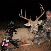 Η γυναίκα κυνηγός που εξόργισε το internet και την Αφρική