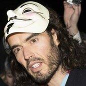O Russel Brand στη διαδήλωση Anonymous του Λονδίνου