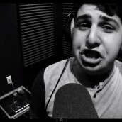 Aυτό συμβαίνει όταν μια ροκ μπάντα αποφασίζει να φεσώσει τον ηχολήπτη [video]