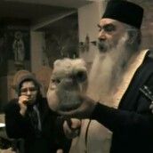 Έλληνας παπάς εναντίον του σατανικού παιχνιδιού Furby!