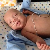 Ένας πατέρας κινηματογράφησε τη πρώτη χρονιά του εύθραυστου γιου του