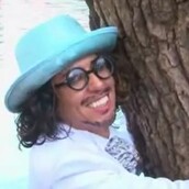 O σωσίας του Τζόνι Ντεπ παντρεύτηκε ένα δέντρο