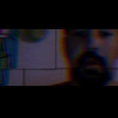 Βρήκαμε τον δημιουργό του πιο αθυρόστομου viral στο ελληνικό ίντερνετ