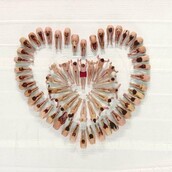 Mια καρδιά από 100 γυμνά σώματα