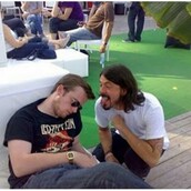 Μη λιποθυμάς μεθυσμένος (μπορεί να χάσεις μια συνάντηση με τον Dave Grohl!)