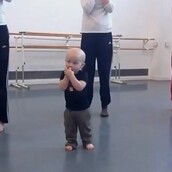 Σύγχρονος χορός με το μωρό!