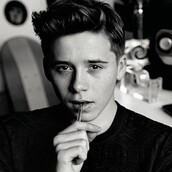 O Brooklyn Beckham στο πρώτο του εξώφυλλο 