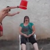 CULT: Η Γωγώ Τσαμπά σε Ice Bucket Challenge