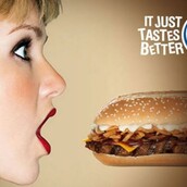 H γυναίκα που χρησιμοποιήθηκε παράνομα σε αυτή τη διαφήμιση είναι εξοργισμένη