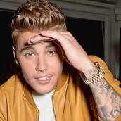 Τα εορταστικά δώρα των διασημοτήτων