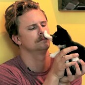 Σκληροί άντρες με γατάκια για πρώτη φορά